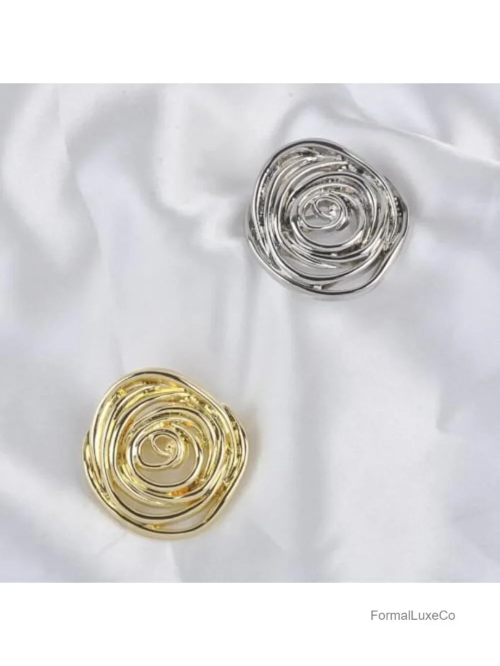 Minimalist Spiral Brooch Pin Gold Tone Metal Geometric Swirl Lapel Badge for